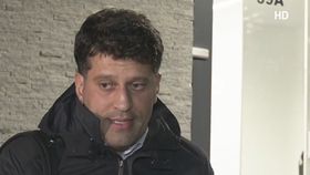 VIDEO El este bărbatul care a ieșit cu chitara la geam, în Chiajna! A amenințat că își pune capăt zilelor, după ce l-a înșelat iubita
